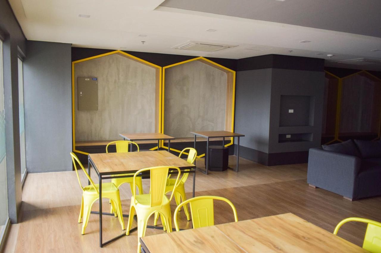 קואזון סיטי Manhattan Plaza Tower 1 מראה חיצוני תמונה